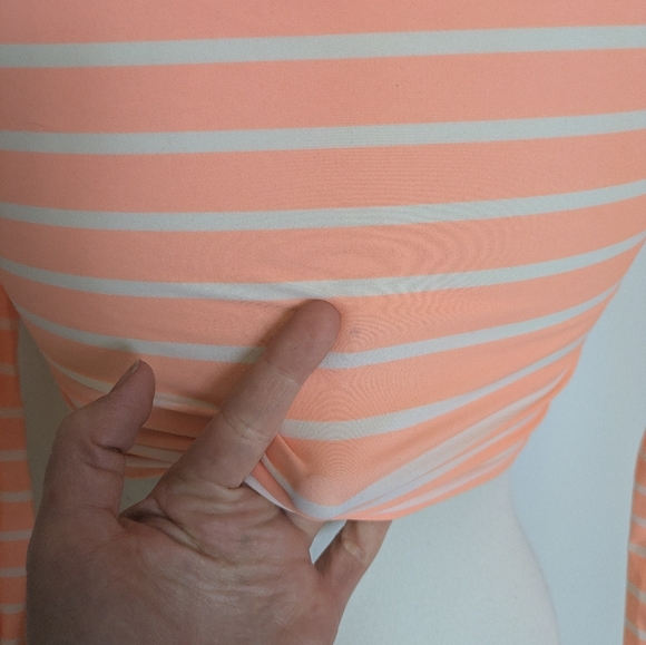 Quintsoul Crop Rashguard Size SMALL Peach Pink And White NWOT* - Picture 6 of 8
